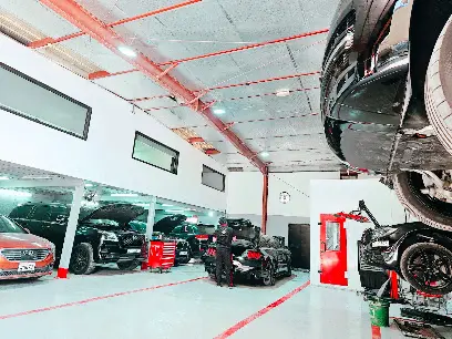 Autostadt Car Repair Garage